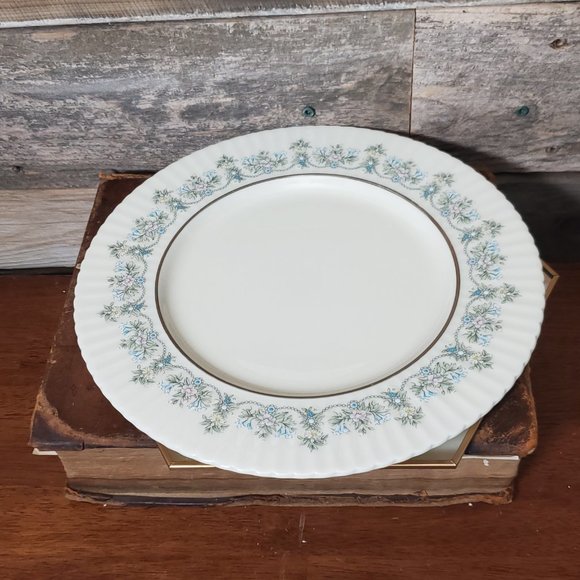 Lenox Beacon Hill Dinner Plate - 1983 - 1987 - Floral - Fluted - Platinum - Picture 5 of 6